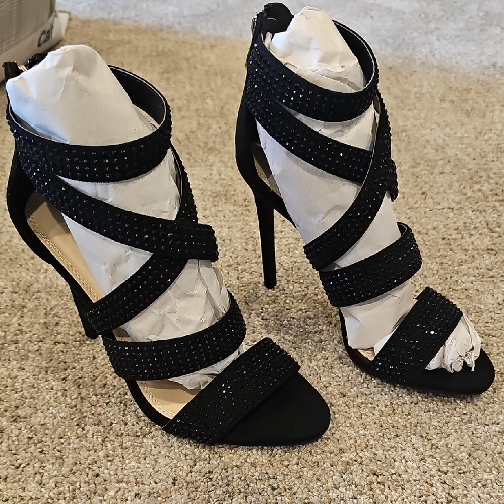 Liliana Black High-Heeled Sandals Strappy Design